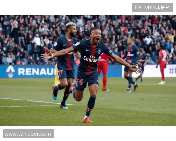 足总杯激战曼联小胜巴黎圣日耳曼全场沸腾转会传闻再起