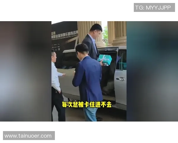 姚明乘坐地铁出行引发热议网友纷纷点赞其低调生活态度