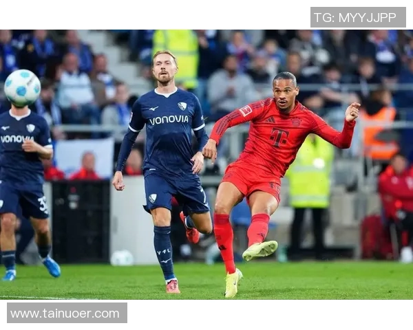 意甲大战：拜仁狂胜曼联五球逆转引发争议判罚全场沸腾