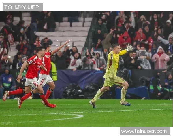 英超激战巴萨逆转本菲卡补时绝杀引发全场狂欢战术分析揭秘